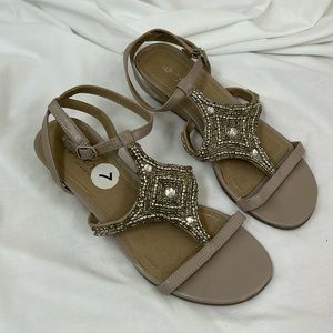 Kenneth Cole Reaction Buta Cookie Beaded Jewel Sandals Size 7